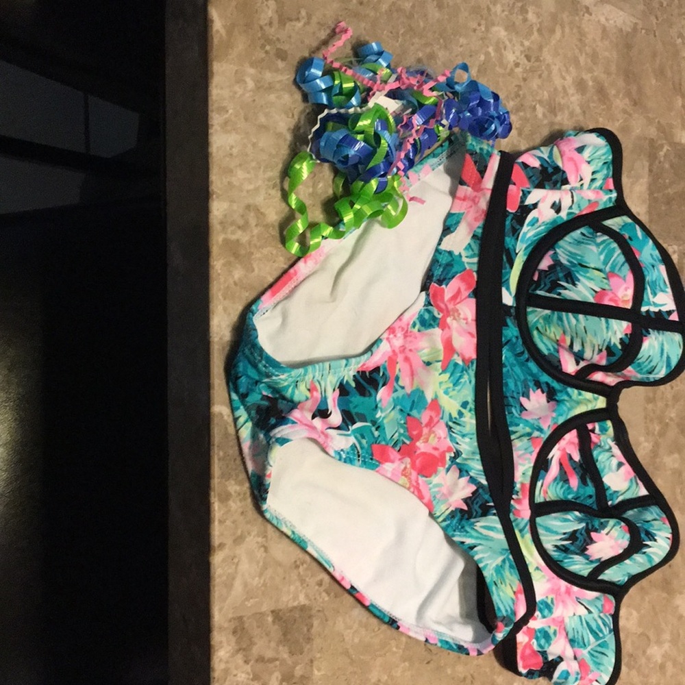 Matching bikini with double hooks in the back